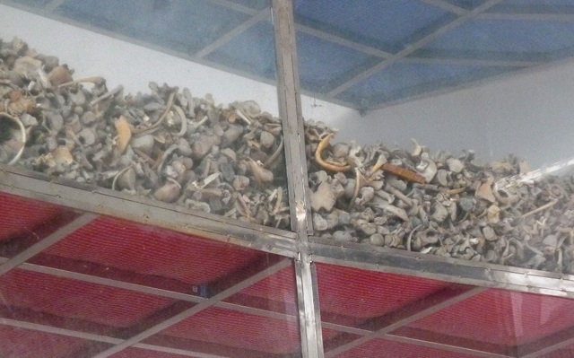 Nhà mồ Ba Chúc - Chứng tích tội ác tày trời của tập đoàn diệt chủng Pôn Pốt - 13 Nhà mồ Ba Chúc - Chứng tích tội ác tày trời của tập đoàn diệt chủng Pôn Pốt - 13