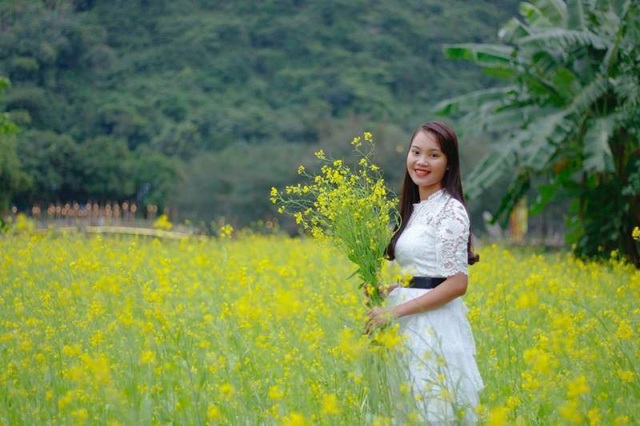 Du khách ùn ùn kéo đến “check in” vườn hoa cải rực vàng ở Ninh Bình - 13 Thung Nham nổi tiếng với vườn chim trời hàng trăm nghìn con. Đến đây, ngoài được chiêm ngắm chim, du khách còn được check in những điểm tuyệt đẹp mà không nơi nào ở Ninh Bình có được.
