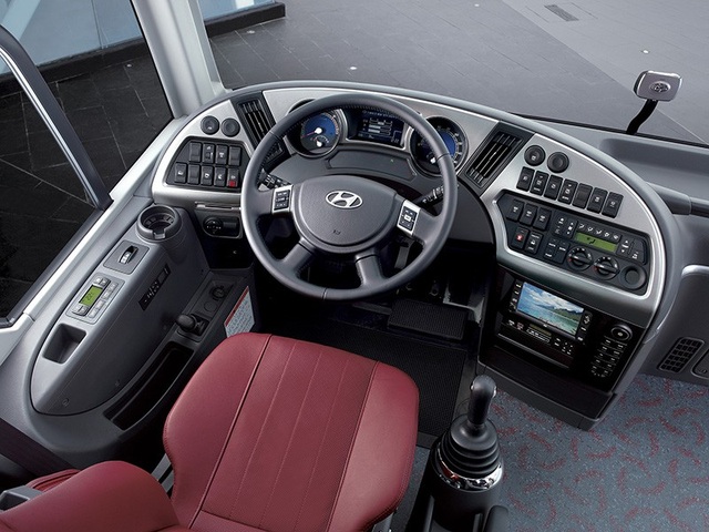 Hyundai đẩy mạnh mảng xe thương mại với Universe 47 chỗ - 4 Hyundai đẩy mạnh mảng xe thương mại với Universe 47 chỗ - 4