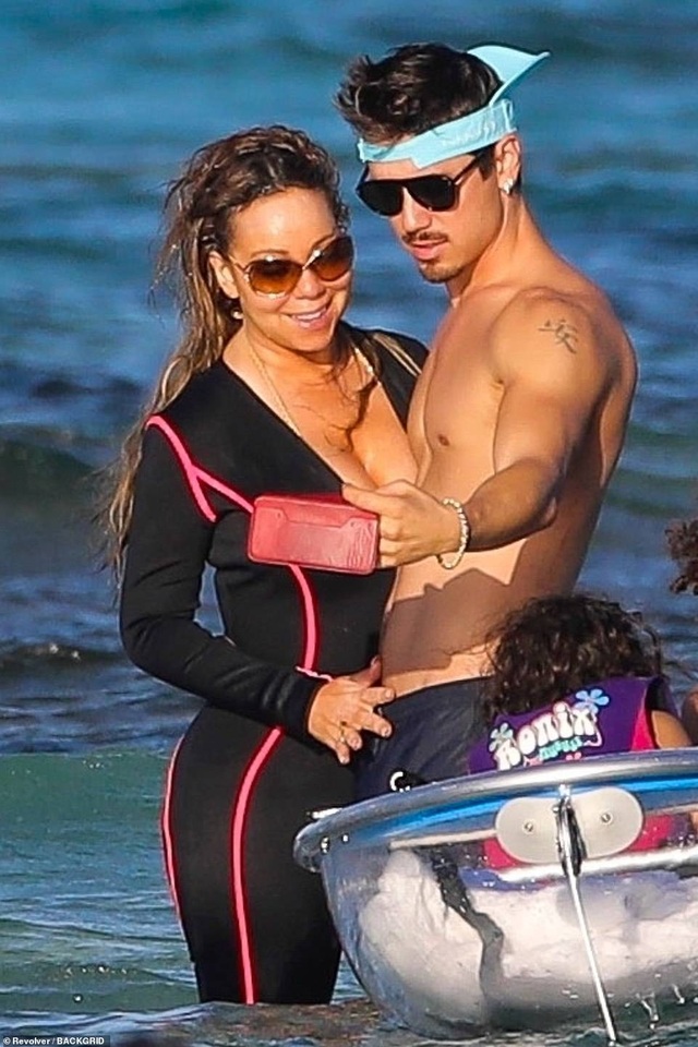Mariah Carey đi nghỉ mát cùng bạn trai kém 13 tuổi - Ảnh 2. Mariah Carey đi nghỉ mát cùng bạn trai kém 13 tuổi - Ảnh 2.