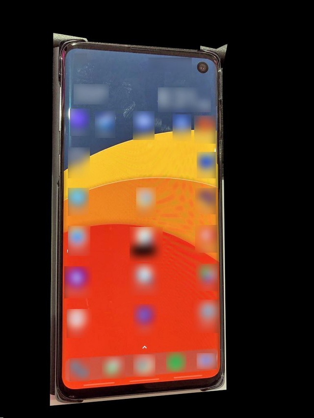 Ảnh thực tế Galaxy S10 lộ diện với màn hình “đục lỗ” - 1 Ảnh thực tế Galaxy S10 với “màn hình đục lỗ”