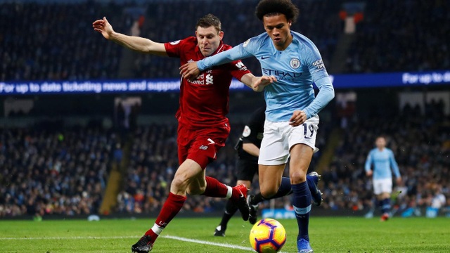 Những khoảnh khắc ở chiến thắng quan trọng của Man City trước Liverpool - 6
Màn đua tranh tốc độ giữa Milner và Sane