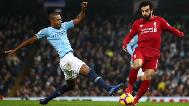 Những khoảnh khắc ở chiến thắng quan trọng của Man City trước Liverpool - 12
Fernandinho thường xuyên đeo bám theo Salah và anh ngăn chặn tiền đạo người Ai Cập khá hiệu quả
