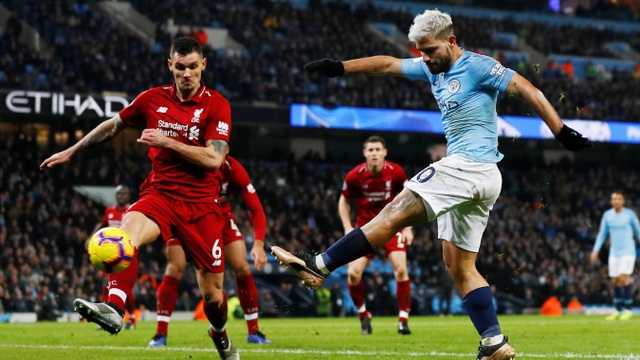 Những khoảnh khắc ở chiến thắng quan trọng của Man City trước Liverpool - 13
Aguero bất ngờ tỏa sáng ở phút 41 với cú vô lê ở góc hẹp