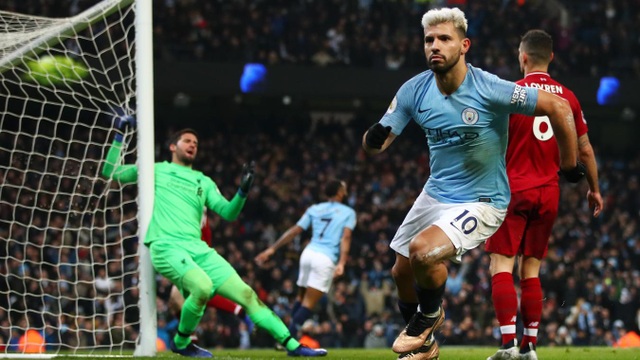 Những khoảnh khắc ở chiến thắng quan trọng của Man City trước Liverpool - 15
Aguero một lần nữa cho thấy anh rất có duyên ghi bàn vào lưới Liverpool