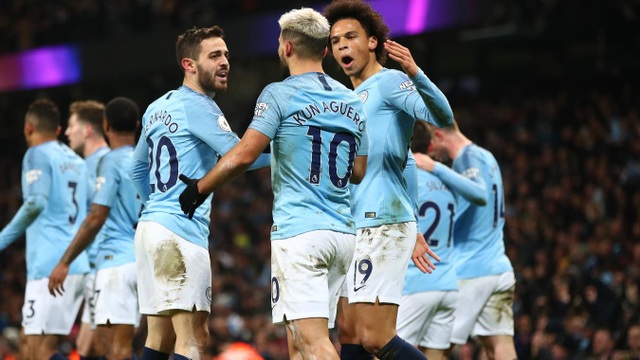 Những khoảnh khắc ở chiến thắng quan trọng của Man City trước Liverpool - 16
Niềm vui của các cầu thủ Man City với bàn thắng mở tỉ số đầy bất ngờ trước Liverpool