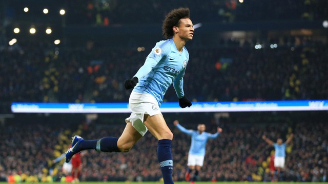Những khoảnh khắc ở chiến thắng quan trọng của Man City trước Liverpool - 21
Niềm vui của Sane, anh chơi không hay ở trận đấu này, nhưng tố chất ngôi sao đã giúp Sane tỏa sáng với chỉ một cơ hội
