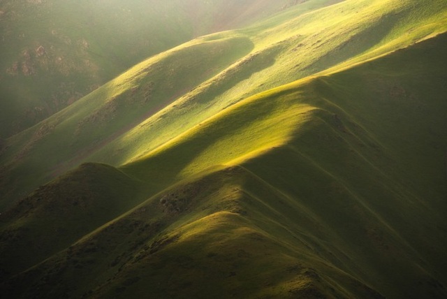 Thiên nhiên hùng vĩ ở Kyrgyzstan đẹp đến “nghẹt thở“ - 1 Thiên nhiên hùng vĩ ở Kyrgyzstan đẹp đến “nghẹt thở“ - 1