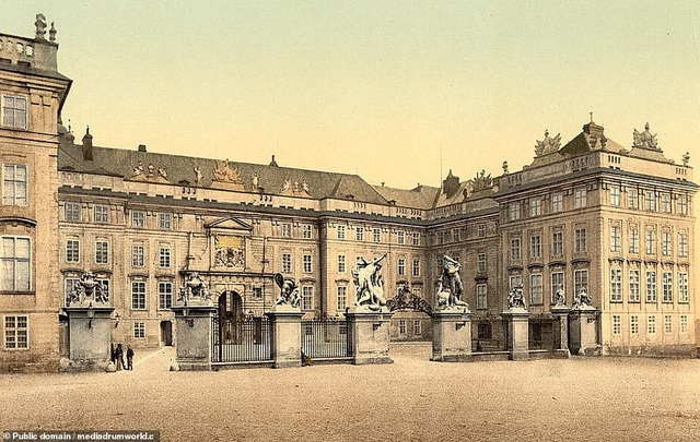 Chiêm ngưỡng vẻ đẹp thế giới cách đây 100 năm - 18
Lâu đài Praha, nằm ở Praha, Cộng hòa Séc.