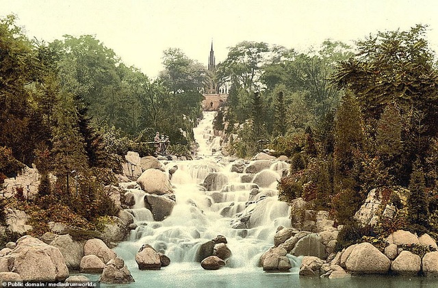 Chiêm ngưỡng vẻ đẹp thế giới cách đây 100 năm - 28
Quang cảnh trong công viên Viktoriapark, Berlin, Đức.