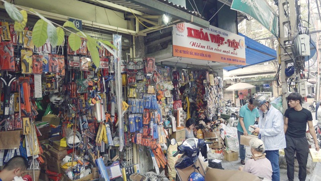 Khoá giả, khoá nhái sẽ tự đào thải khi ý thức tiêu dùng được nâng cao - 2 Chọn mua loại khóa nào cũng quan trọng như nhau vì nó ảnh hưởng đến quá trình bảo vệ tài sản gia đình.