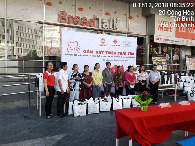 Chương trình từ thiện “10 năm gắn kết triệu trái tim” - Ảnh 4. Chương trình từ thiện “10 năm gắn kết triệu trái tim” - Ảnh 4.
