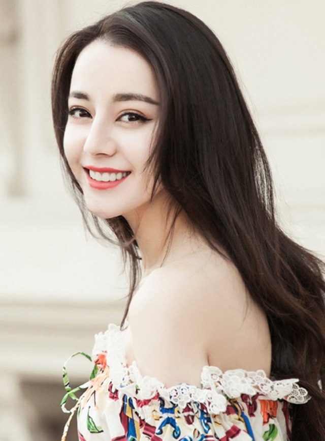 Hai cô gái Tân Cương đẹp tới mức được ví như "tiên nữ hạ phàm" - 12
Địch Lệ Nhiệt Ba Địch Lực Mộc Lạp Đề sinh năm 1992 tại Urumchi, Tân Cương,