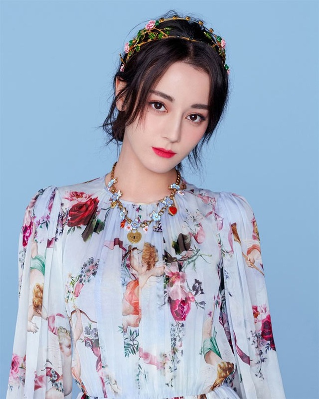 Hai cô gái Tân Cương đẹp tới mức được ví như "tiên nữ hạ phàm" - 13
Cô là một nữ diễn viên người Trung Quốc, dân tộc Uyghur.