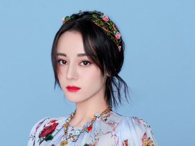 Hai cô gái Tân Cương đẹp tới mức được ví như "tiên nữ hạ phàm" - 14
Cô không chỉ xinh đẹp mà còn có khí chất thanh tao, thoát tục hiếm thấy.