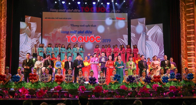 NSND Thái Bảo, Tân Nhàn "gieo" sâu lắng với những khúc ca ân tình - 2 Các nghệ sĩ tham gia chương trình.
