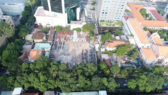 Bất thường vụ "phù phép" đất công thành sở hữu tư nhân tại TPHCM - 2 Qua tìm hiểu, khu đất này được Công ty Việt Hân bán sang tay qua nhiều chủ khác