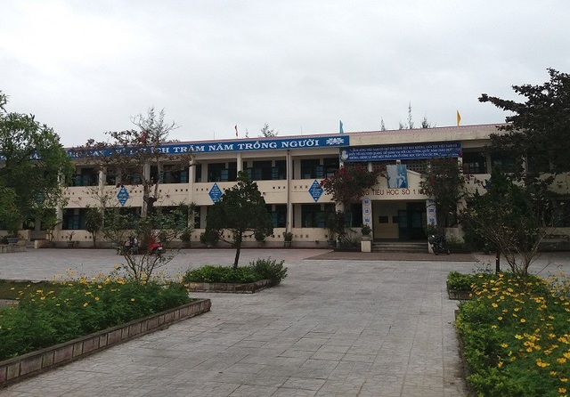 Quảng Bình: Học sinh lớp 1 bị cô giáo tát chảy máu tai, nghi chấn động sọ não - 1 Trường Tiểu học số 1 Hồng Thủy, huyện Lệ Thủy, Quảng Bình.