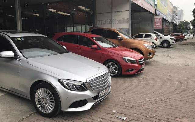 Ô tô cũ đắt hơn xe mới: Khắp chợ đìu hiu, dân buôn méo mặt - Ảnh 1. Ô tô cũ đắt hơn xe mới: Khắp chợ đìu hiu, dân buôn méo mặt - Ảnh 1.