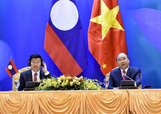 Thủ tướng: Việt Nam - Lào đoàn kết đặc biệt, hợp tác toàn diện - 1 Thủ tướng Nguyễn Xuân Phúc và Thủ tướng Lào đồng chủ trì cuộc họp Ủy ban liên Chính phủ tại Hà Nội