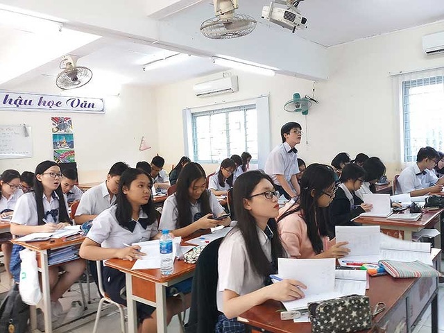 Ôn thi THPT quốc gia: Chiến lược 70-30 - 1
Học sinh Trường THPT Nguyễn Du, quận 10 trong một tiết học. (Ảnh: NQ)