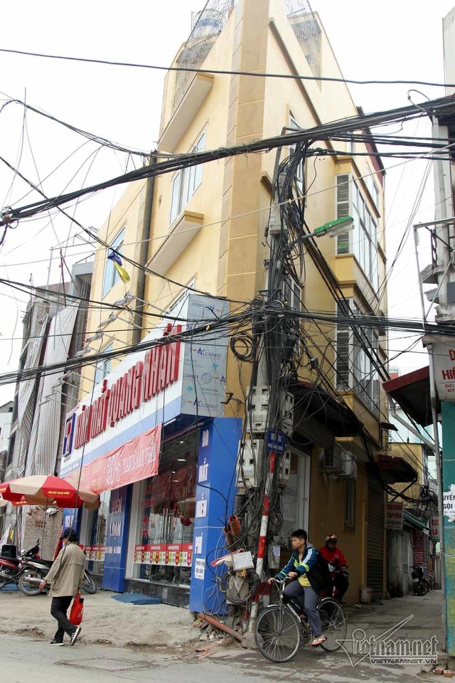Nhan nhản nhà siêu kỳ dị đu bám trên đường nghìn tỷ ở thủ đô - Ảnh 5. Nhan nhản nhà siêu kỳ dị đu bám trên đường nghìn tỷ ở thủ đô - Ảnh 5.