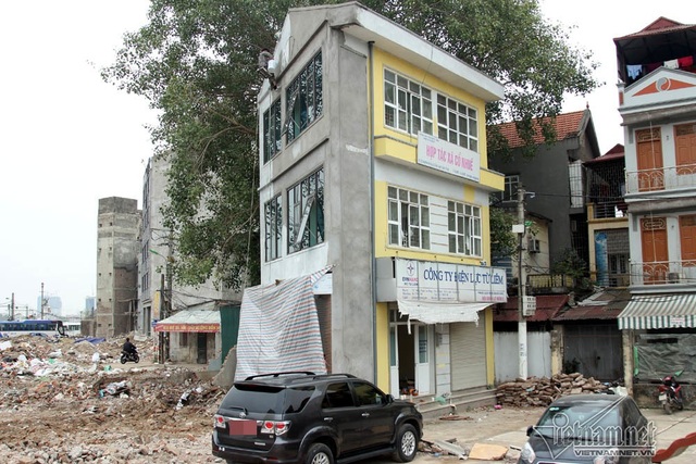 Nhan nhản nhà siêu kỳ dị đu bám trên đường nghìn tỷ ở thủ đô - Ảnh 8. Nhan nhản nhà siêu kỳ dị đu bám trên đường nghìn tỷ ở thủ đô - Ảnh 8.