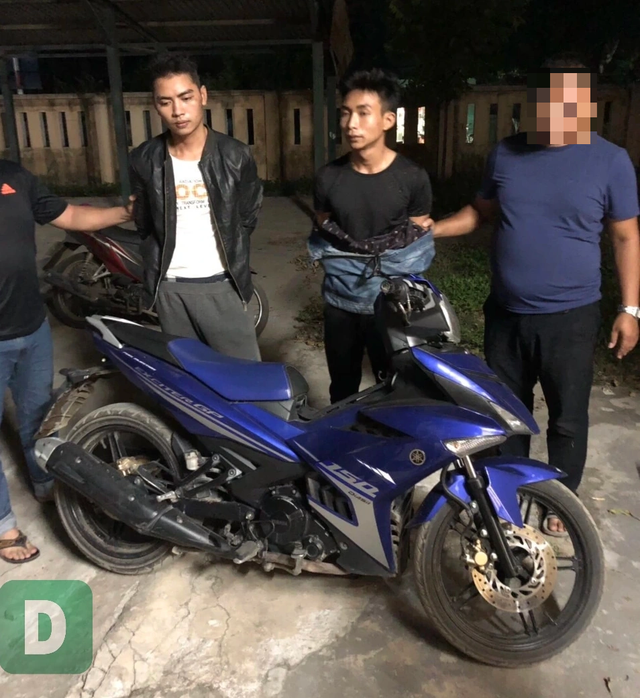 Di lý 2 nghi phạm sát hại nam sinh chạy Grab về tới Hà Nội - 4 Di lý 2 nghi phạm sát hại nam sinh chạy Grab về tới Hà Nội - 4