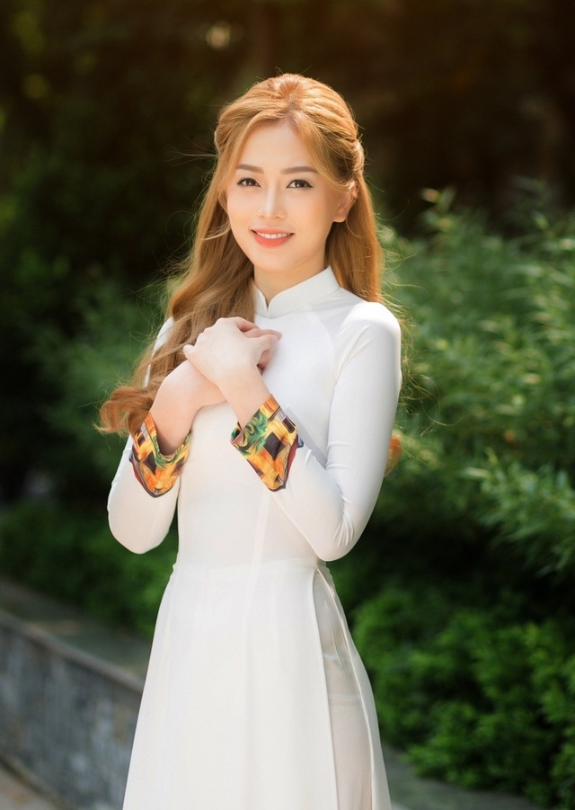 a-hau-bui-phuong-nga-dep-diu-dang-trong-bo-anh-ky-yeu-cuoi-capdocx-1569935695722.jpeg