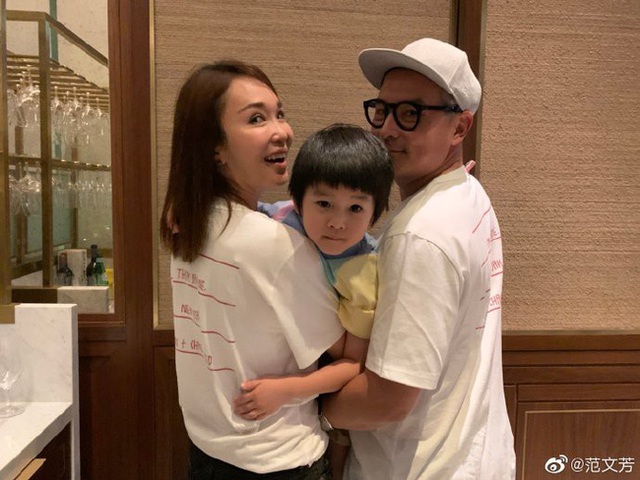 Phạm Văn Phương - Lý Minh Thuận lãng mạn kỷ niệm 10 năm ngày cưới - 3 Phạm Văn Phương - Lý Minh Thuận lãng mạn kỷ niệm 10 năm ngày cưới - 3