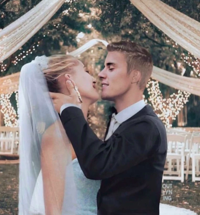 Justin Bieber hôn môi bà xã Hailey Baldwin say đắm trong hôn lễ thế kỷ - 1 Justin Bieber hôn môi bà xã Hailey Baldwin say đắm trong hôn lễ thế kỷ - 1