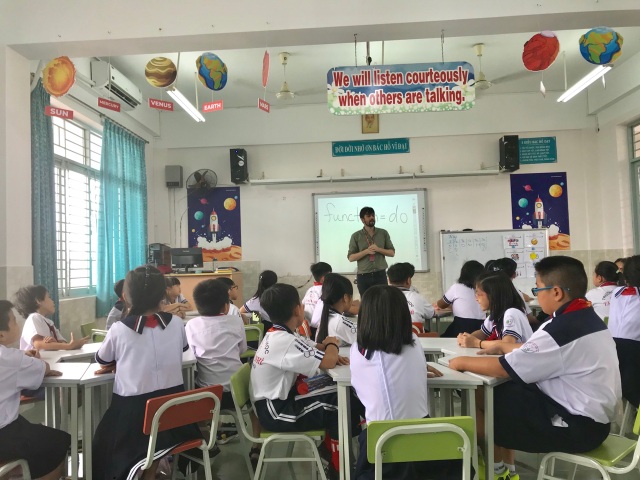 Trường tiên tiến: Chọn em này, đẩy em còn lại đi đâu? - 1 Trường tiên tiến: Chọn em này, đẩy em còn lại đi đâu? - 1