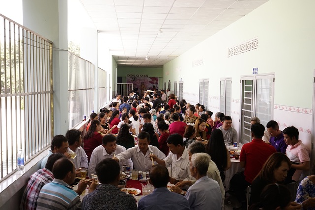 Nghẹn ngào đám cưới nơi mái ấm tình thương - 9 Nghẹn ngào đám cưới nơi mái ấm tình thương - 9