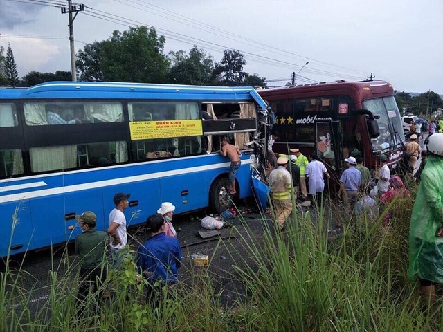 Hai xe khách va chạm nhau, 7 người bị thương - 1 Hai xe khách va chạm nhau, 7 người bị thương - 1