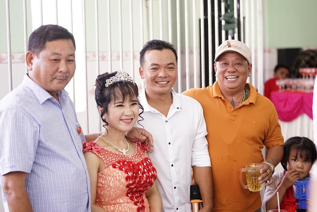 Nghẹn ngào đám cưới nơi mái ấm tình thương - 10 Nghẹn ngào đám cưới nơi mái ấm tình thương - 10