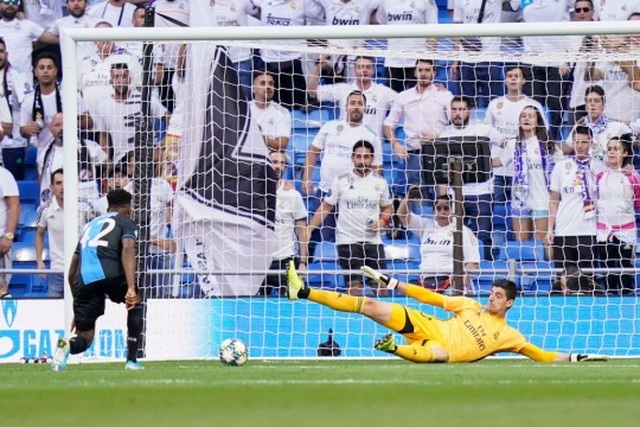 Quyết định lạ lùng của HLV Zidane khi Real Madrid thua 2 bàn - 1 Quyết định lạ lùng của HLV Zidane khi Real Madrid thua 2 bàn - 1