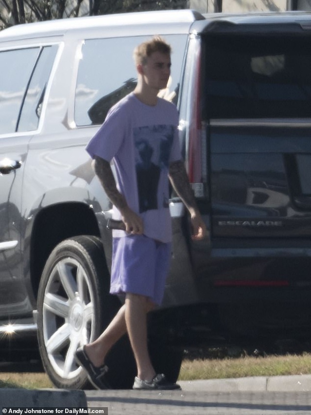 Justin và Hailey Bieber trở về nhà sau đám cưới toàn sao - 4 Justin và Hailey Bieber trở về nhà sau đám cưới toàn sao - 4