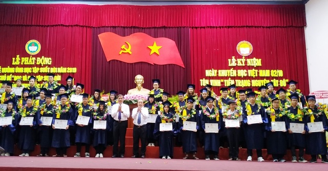 Trao bằng khen của Chủ tịch UBND thành phố Cần Thơ đến em Nguyễn Bá Vinh - 2 Trao bằng khen của Chủ tịch UBND thành phố Cần Thơ đến em Nguyễn Bá Vinh - 2