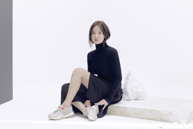 Trang điểm “sương sương”, Song Hye Kyo vẫn cuốn hút đặc biệt - 4 Trang điểm “sương sương”, Song Hye Kyo vẫn cuốn hút đặc biệt - 4