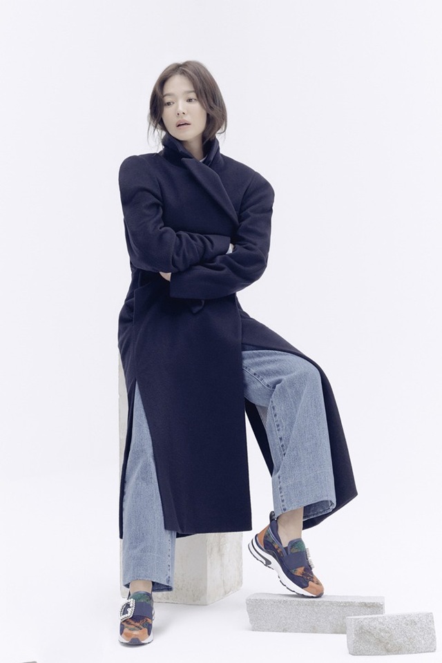 Trang điểm “sương sương”, Song Hye Kyo vẫn cuốn hút đặc biệt - 1 Trang điểm “sương sương”, Song Hye Kyo vẫn cuốn hút đặc biệt - 1