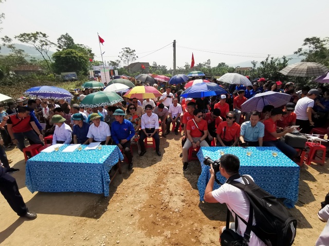 Dàn sao quyên góp xây cầu vượt lũ Quảng Bình - 5 Dàn sao quyên góp xây cầu vượt lũ Quảng Bình - 5