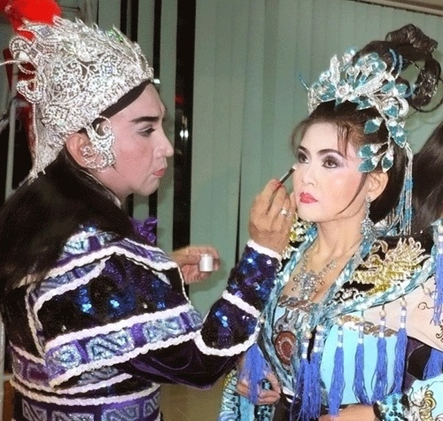 NSƯT Kim Tử Long: “Trinh vừa hiền lành, vừa hiếu thảo nên trói được tôi” - 2 NSƯT Kim Tử Long: “Trinh vừa hiền lành, vừa hiếu thảo nên trói được tôi” - 2