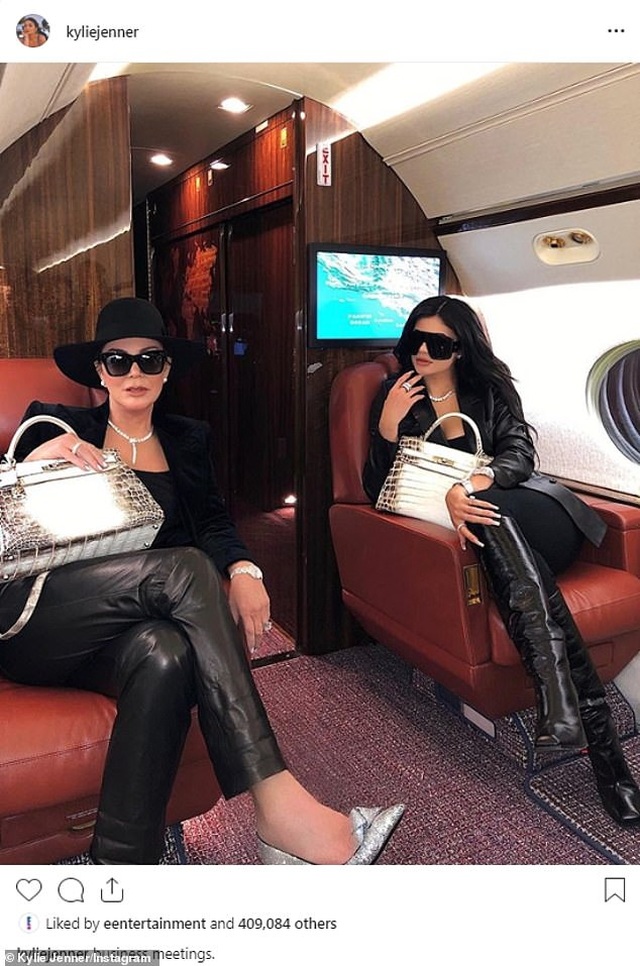 Các kiều nữ nhà Kardashian có ảnh chụp chung đầu tiên sau 2 năm - Ảnh minh hoạ 5