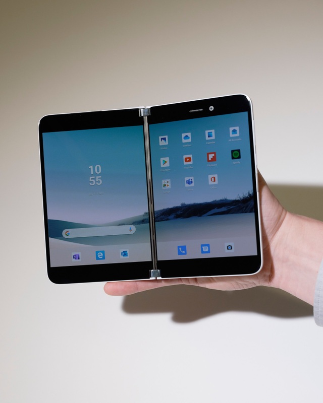 Microsoft bất ngờ trình làng smartphone màn hình gập chạy Android - 2 Microsoft bất ngờ trình làng smartphone màn hình gập chạy Android - 2