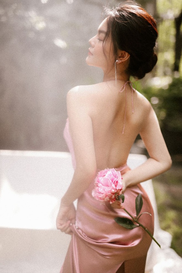 Hậu ly hôn, Phạm Quỳnh Anh ngày càng gợi cảm - 3 Hậu ly hôn, Phạm Quỳnh Anh ngày càng gợi cảm - 3