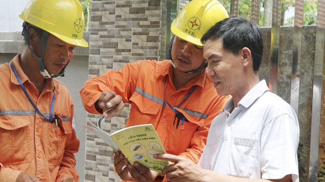 Phó Thủ tướng yêu cầu Bộ Công Thương công khai giá bán điện - 1 Phó Thủ tướng yêu cầu Bộ Công Thương công khai giá bán điện - 1