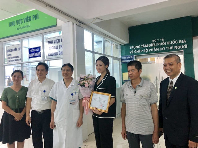 Cô bé 10 tuổi tỉnh dậy, mỉm cười với hoa hậu Đỗ Mỹ Linh sau ca ghép tim sinh tử - 3 Cô bé 10 tuổi tỉnh dậy, mỉm cười với hoa hậu Đỗ Mỹ Linh sau ca ghép tim sinh tử - 3