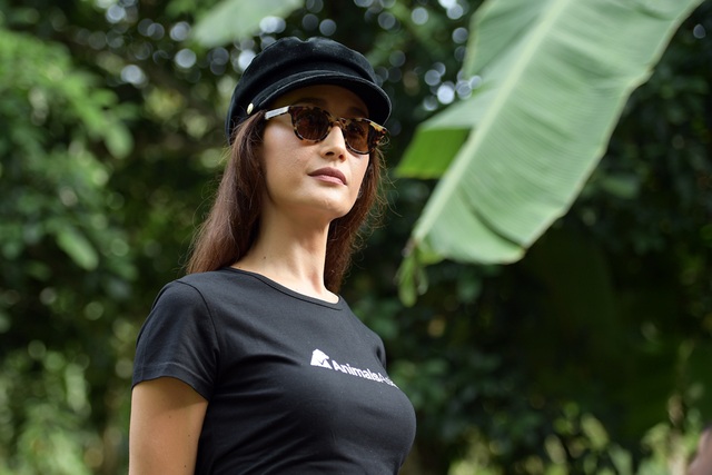 Minh tinh Maggie Q thăm mộ một con gấu ở Tam Đảo - 2 Minh tinh Maggie Q thăm mộ một con gấu ở Tam Đảo - 2