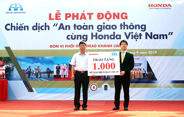 Tặng 1.000 mũ bảo hiểm, tăng cường triển khai giáo dục an toàn giao thông - 4