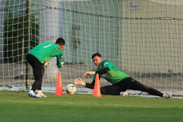 Văn Lâm: “Hàng công của Malaysia mạnh hơn so với AFF Cup 2018” - 2 Văn Lâm: “Hàng công của Malaysia mạnh hơn so với AFF Cup 2018” - 2